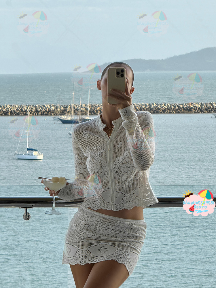 Women'S Holiday Formal Wear - ชุดเซ็ตสองชิ้นลายดอกไม้สีขาวถักโครเชต์แบบโปร่ง ประกอบด้วยเสื้อแขนยาวติดกระดุมด้านหน้าและกระโปรงสั้นเอวสูงขอบหยัก เหมาะสำหรับใส่พักผ่อนชายหาดหรือวันหยุดสบายๆ