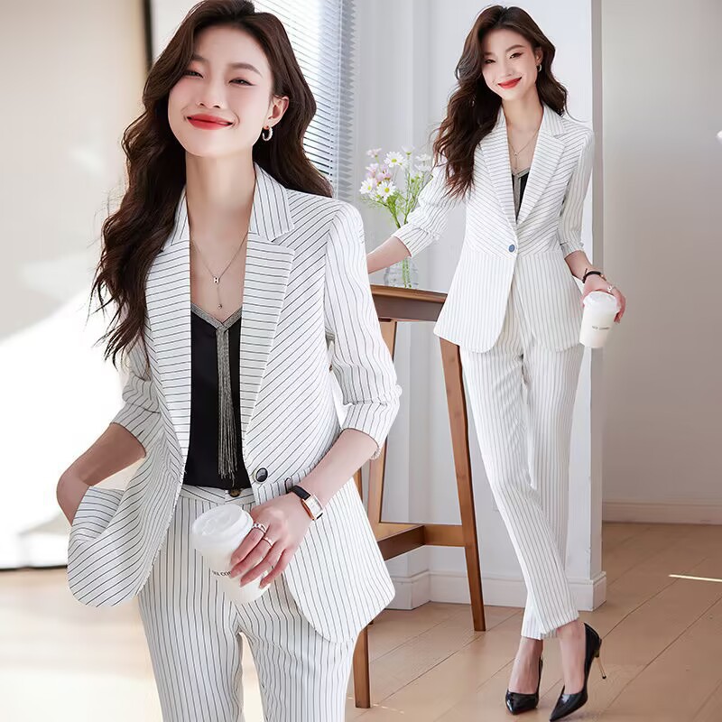 Women Formal Wear Store - ชุดสูทลายทางสีน้ำเงินสำหรับผู้หญิง คอลเลคชั่นใหม่ ฤดูใบไม้ผลิและฤดูใบไม้ร่วง 2025 สไตล์หรูหราสง่างาม เหมาะสำหรับงานพิธีการในร้านขายเครื่องประดับ