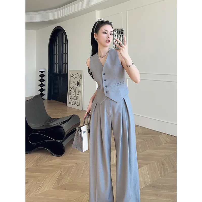 ชุดเสื้อกั๊กแขนกุดและกางเกงขาย - Formal Attire Woman บทวิจารณ์และราคา