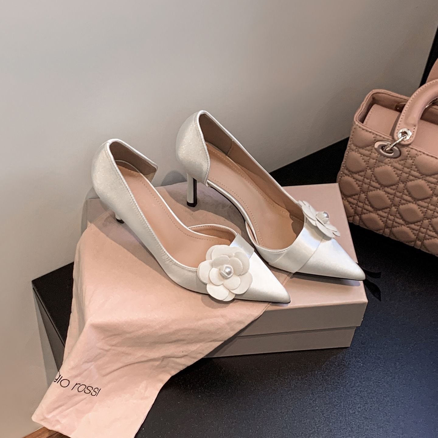 รองเท้าส้นเข็มปลายแหลมผ้าซาติน - Women Formal Wear Sale บทวิจารณ์และราคา